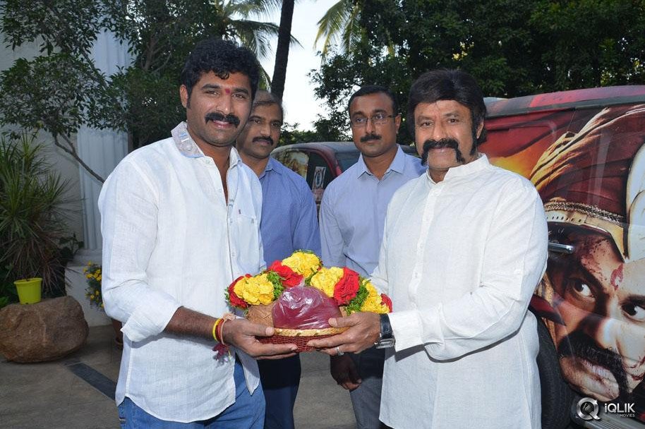 Balakrishna-Flagging-NBK-Helping-Hands-All-India-Shata-Punyakshetra-Jaitrayatra